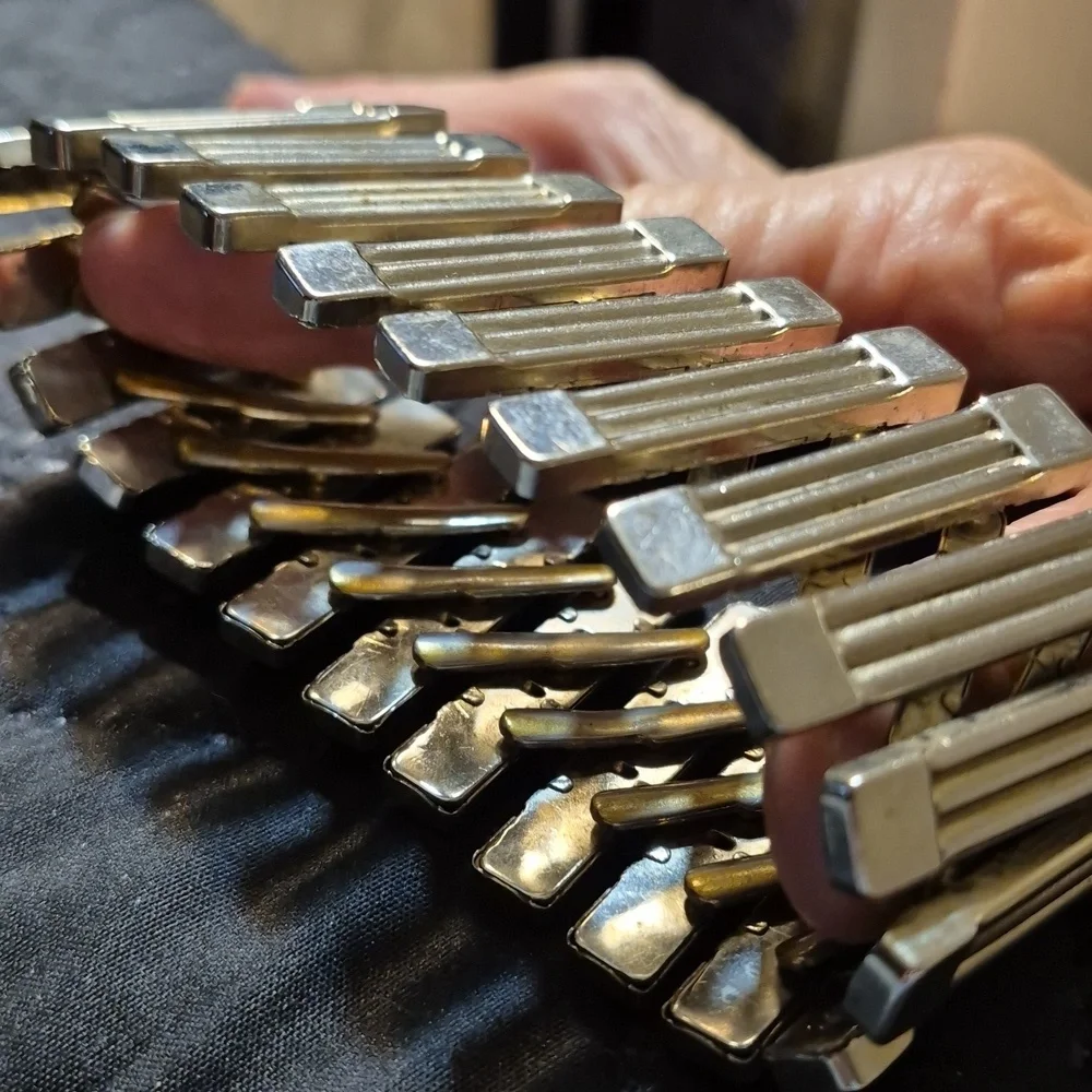 ART DECO CUFF - Picture 2 of 3